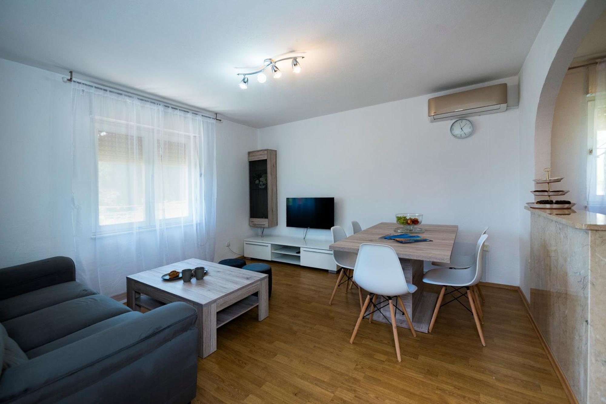 M&M Pelivan Apartments Solin Exterior foto