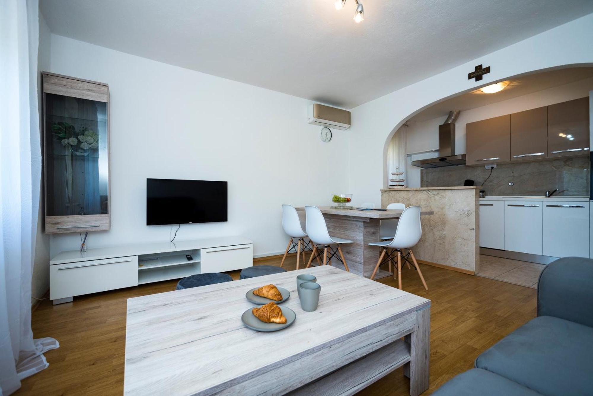 M&M Pelivan Apartments Solin Exterior foto