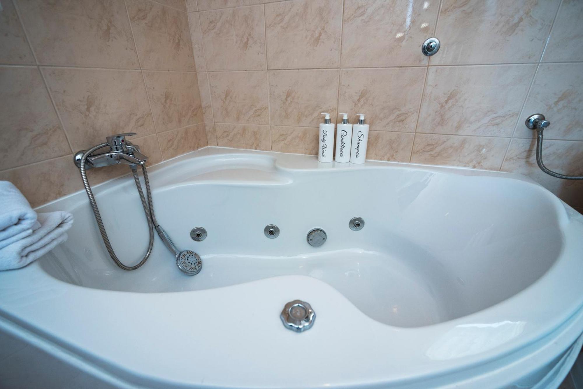 M&M Pelivan Apartments Solin Exterior foto